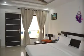 The Golden Sunrise Hotel - Zimmer