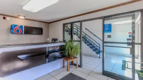 Motel 6-Wichita, KS - Lobby