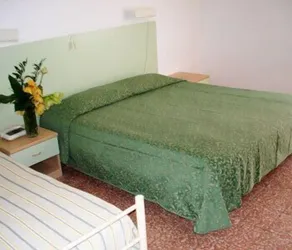 Hotel Mignon 50 MT DALLA SPIAGGIA E DALL'ISOLA PEDONALE - Quarto
