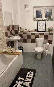 Bentley House - Bathroom