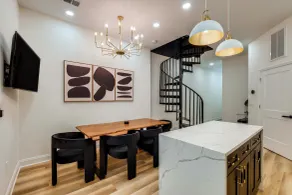 1 Mi to Dtwn: Hot Tub Haven in Richmond! - Interiør