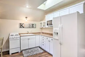Central Creekfront Spearfish Apt by City Park - Interior