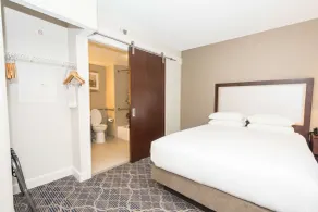 Doubletree Suites by Hilton at The Battery Atlanta - Chambre