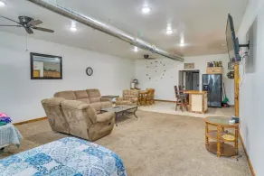 Walkable Main St Studio Near Lake Cochrane - Interiør