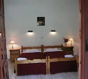 Georgina Apartments-pool-river-sea 5' - Room