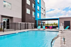 Tru by Hilton Auburn - Piscine