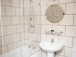 The Crewe Arms Hotel - Bathroom