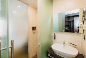 Comfort Hotel Astana - Bathroom