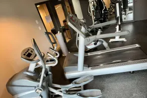 Ramada by Wyndham Ottawa On The Rideau - Salle de remise en forme
