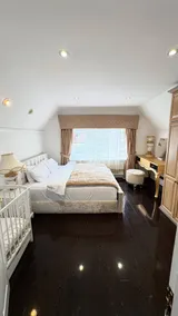 Luxurious West London Retreat With Hot Tubs & Easy Access to Central London - Room