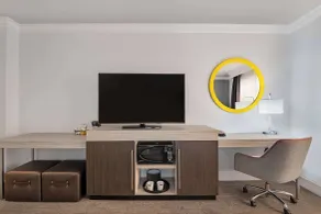 Hampton Inn & Suites Stamford - Room