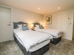 Court Lodge - Room