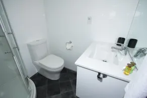 Caples Court Motel & Apartments - Bathroom