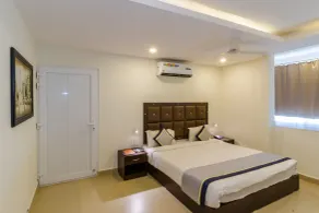 La Vaiencia Beach Resort, Morjim - Room