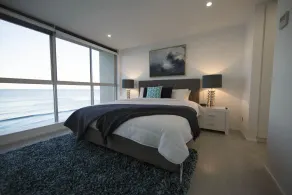 Golden Sands on the Beach - Absolute Beachfront Apartments - Room