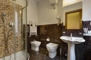 Little Rhome Suites - Bathroom