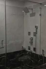 Hotel Celebration - Bathroom