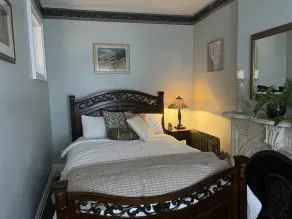1 Br Private Victorian Apt in Convenient City Location on Half Acre Sleeps 4 - Chambre