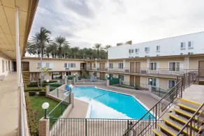 Americas Best Value Inn & Suites Anaheim - Piscine