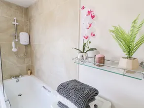 Peter's Farmhouse - Bathroom