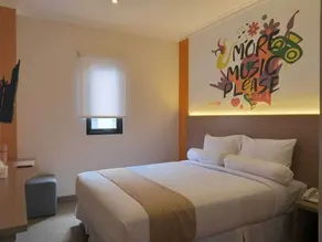 Front One Hotel Tulungagung - Room