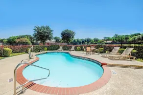 Super 8 by Wyndham McKinney/Plano Area - Piscine