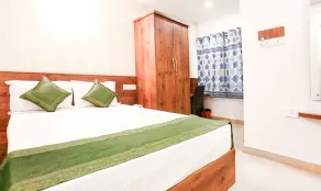 Treebo Comforts Inn, University Road Deralakatte - Room