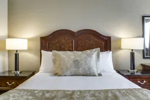 Monte Carlo Inn & Suites Downtown Markham - Chambre