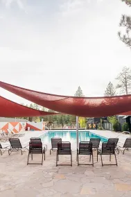 Noon Lodge - Pool
