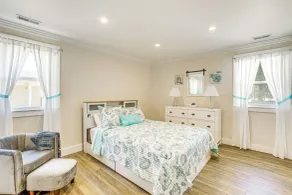 2 Mi to Beach: Bbq-ready Home in North Cape May! - Interiör