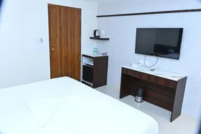 Grand Manor Suites - Chambre