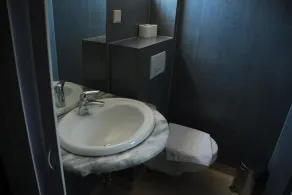 Saki Apartments - Bathroom