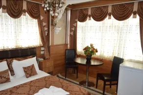 GROSS HOTEL - Room