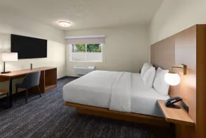 Ramada by Wyndham Merced - Chambre