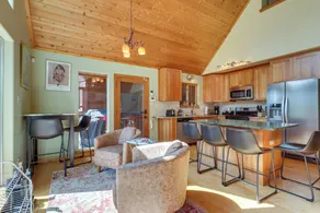 Angel Fire Cabin w/ Deck: Hike, Golf & Cool Off! - Intérieur