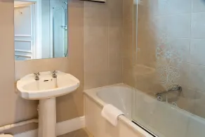 Guyers House Hotel and Restaurant - Bathroom