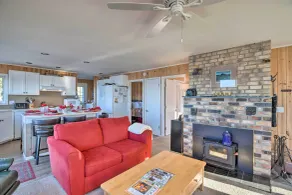 Exquisite Oceanside House w/ Pacific Views & Deck! - Innenbereich