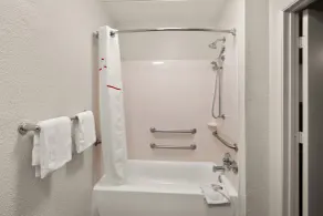Red Roof Inn Binghamton - Johnson City - Salle de bain