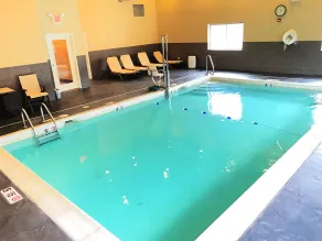 Holiday Inn Express & Suites Smithfield - Providence by IHG - Piscine