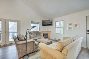 Walloon Lake Vacation Rental: Walk to Water! - Interiør