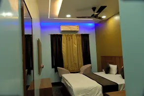 Triveni Hotel And Restaurant - Chambre