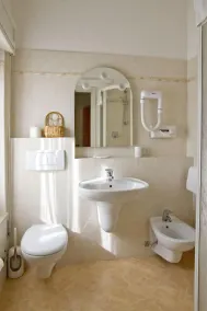Hotel Europa - Bathroom