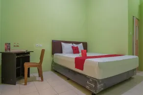 RedDoorz near Kampus UMP Purwokerto - Chambre