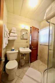 Big Rock Resort - Bathroom
