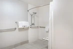 Holiday Inn Express Hotel & Suites Albuquerque - North Balloon Fiesta Park by IHG - Bathroom