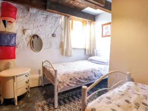 Moldy Warp Barn - Habitación