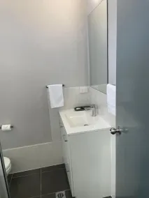 Dawson Motel - Bathroom