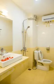 Aloha Hotel - Bathroom