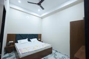 Hotel Shri Balaji Dham, Family Room Near Mathura Railway Station - Chambre