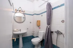 Cyclades Beach Apartments - Bathroom